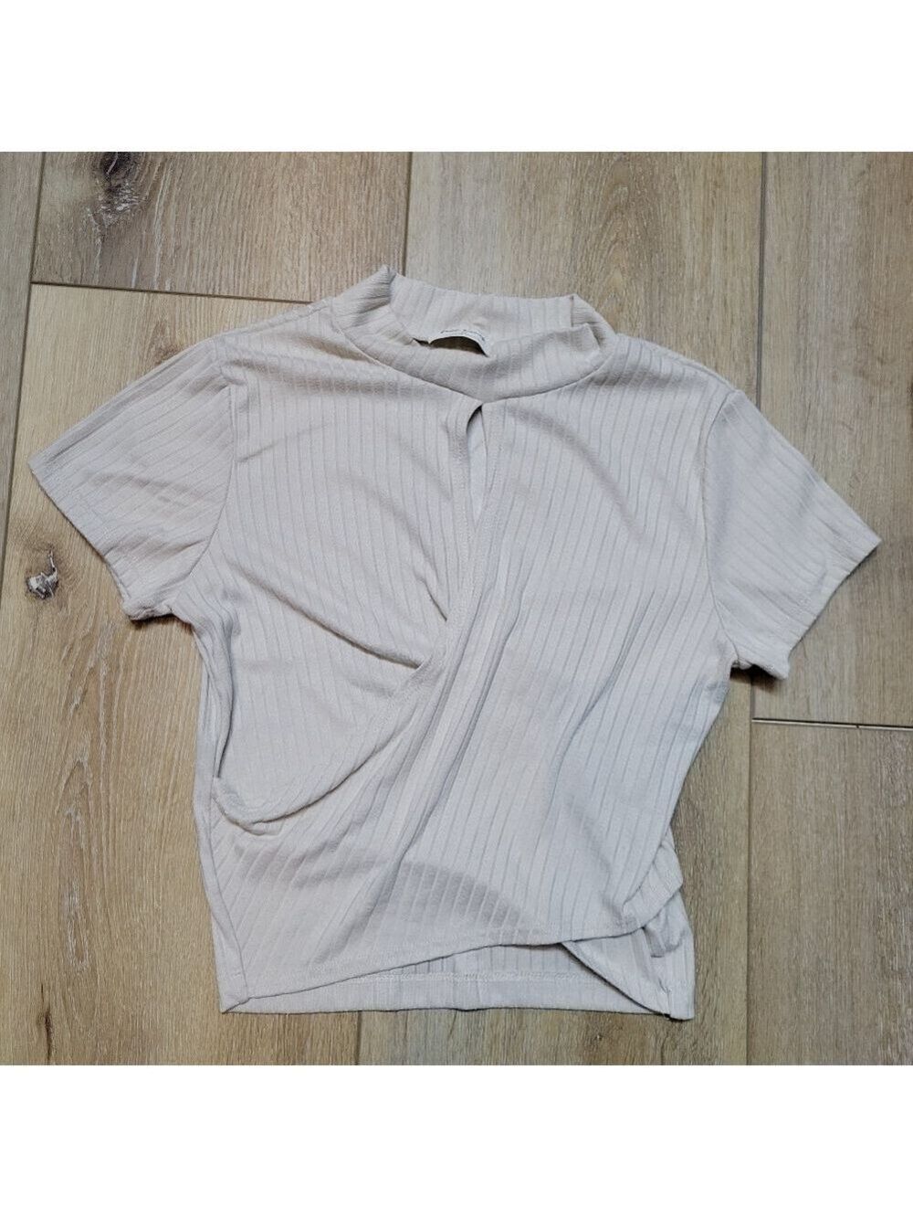 Free Kisses Cream Short Sleeve Top Size M